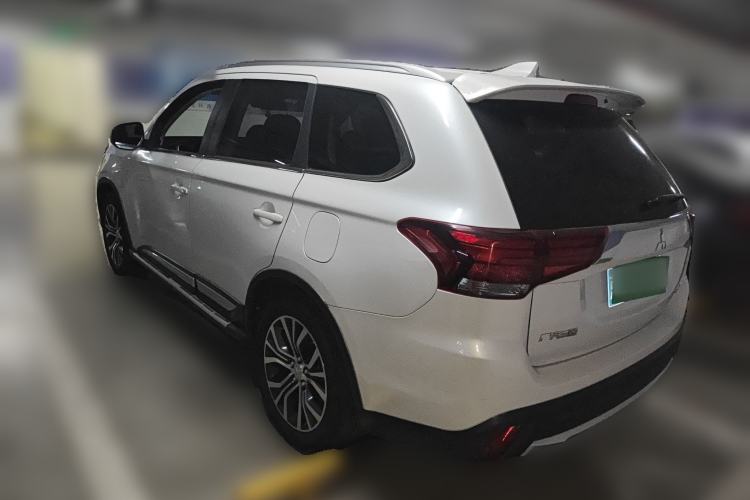 Used Mitsubishi Outlander 2018 2.0L Two-Wheel Drive Glory Edition 5 Seats Rear Left 45 Deg