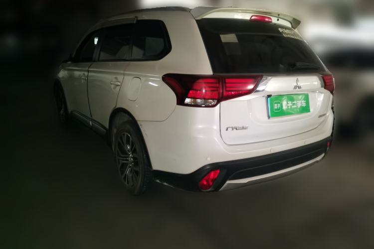 Used Mitsubishi Outlander 2018 2.0L Two-Wheel Drive Glory Edition 5 Seats Rear Left 45 Deg