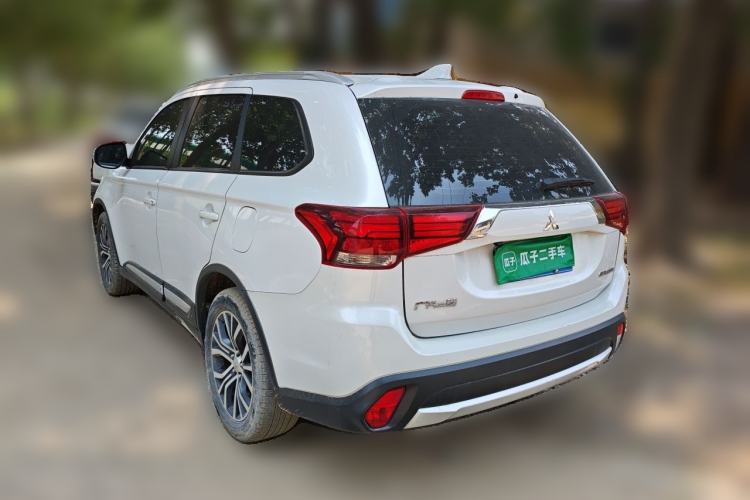 Used Mitsubishi Outlander 2018 2.0L Two-Wheel Drive Glory Edition 5 Seats Rear Left 45 Deg