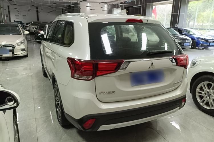 Used Mitsubishi Outlander 2018 2.0L Two-Wheel Drive Glory Edition 5 Seats Rear Left 45 Deg