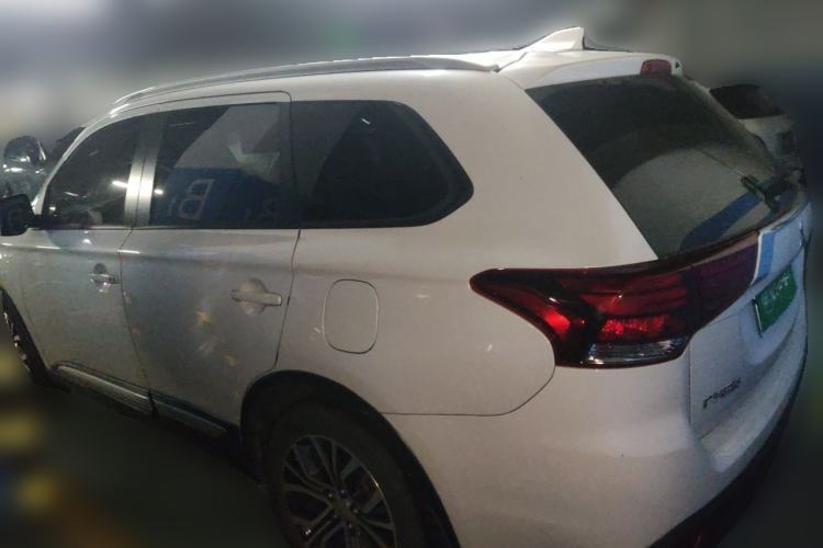 Used Mitsubishi Outlander 2018 2.0L Two-Wheel Drive Glory Edition 5 Seats Rear Left 45 Deg
