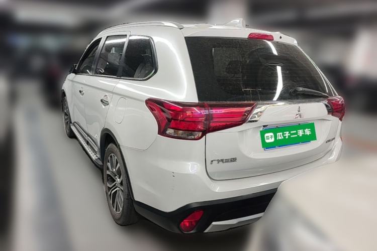 Used Mitsubishi Outlander 2018 2.0L Two-Wheel Drive Glory Edition 5 Seats Rear Left 45 Deg