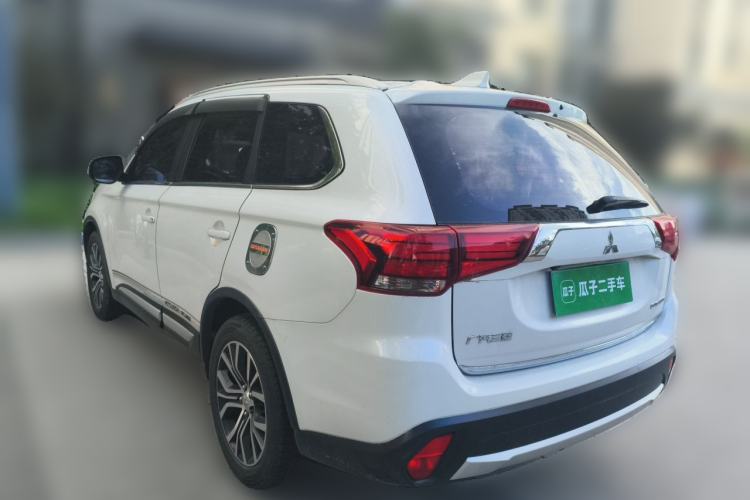 Used Mitsubishi Outlander 2018 2.0L Two-Wheel Drive Glory Edition 5 Seats Rear Left 45 Deg