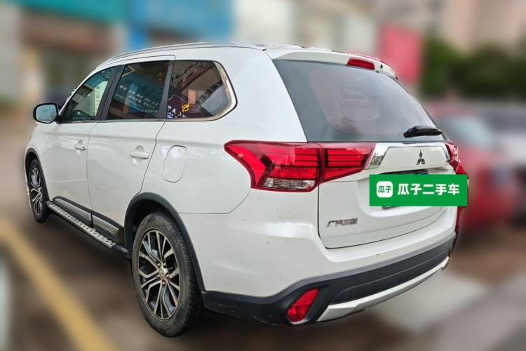 Used Mitsubishi Outlander 2018 2.0L Two-Wheel Drive Glory Edition 5 Seats Rear Left 45 Deg