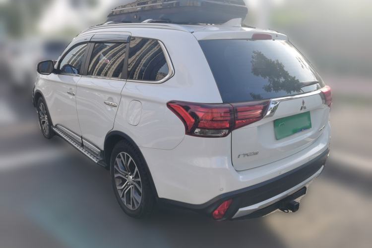 Used Mitsubishi Outlander 2018 2.4L 4x4 Luxury Edition 7-Seater Rear Left 45 Deg