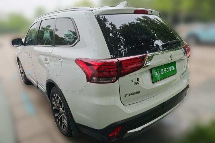 Used Mitsubishi Outlander 2018 2.0L Two-Wheel Drive Glory Edition 5 Seats Rear Left 45 Deg