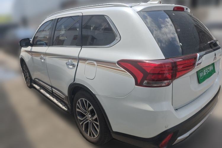 Used Mitsubishi Outlander 2018 2.4L 4x4 Luxury Edition 7-Seater Rear Left 45 Deg