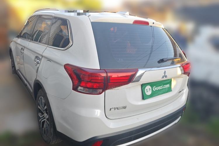 Used Mitsubishi Outlander 2018 2.0L Two-Wheel Drive Glory Edition 5 Seats Rear Left 45 Deg