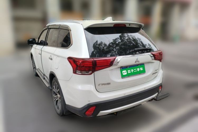 Used Mitsubishi Outlander 2018 2.4L 4x4 Luxury Edition 7-Seater Rear Left 45 Deg