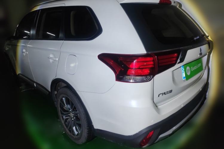 Used Mitsubishi Outlander 2018 2.0L Two-Wheel Drive Glory Edition 5 Seats Rear Left 45 Deg