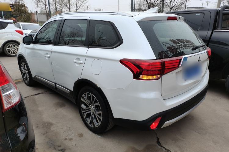 Used Mitsubishi Outlander 2018 2.0L Two-Wheel Drive Glory Edition 5 Seats Rear Left 45 Deg