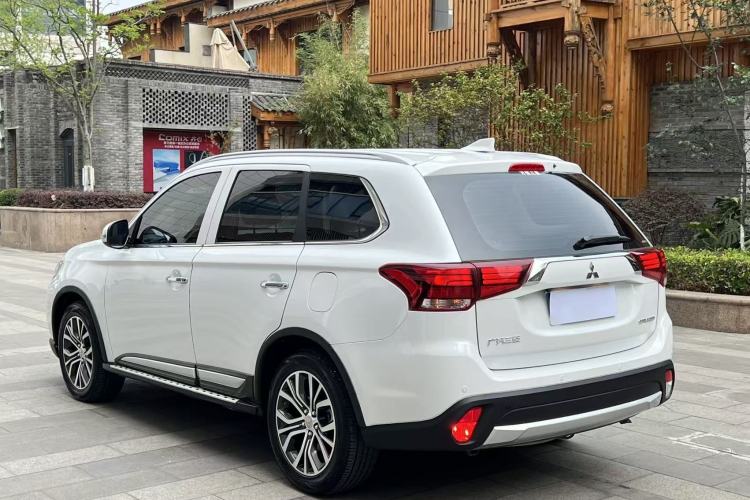 Used Mitsubishi Outlander 2018 2.4L 4x4 Elite Edition 5 Seats Rear Left 45 Deg