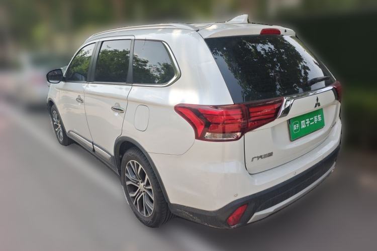 Used Mitsubishi Outlander 2018 2.4L 4x4 Luxury Edition 7-Seater Rear Left 45 Deg