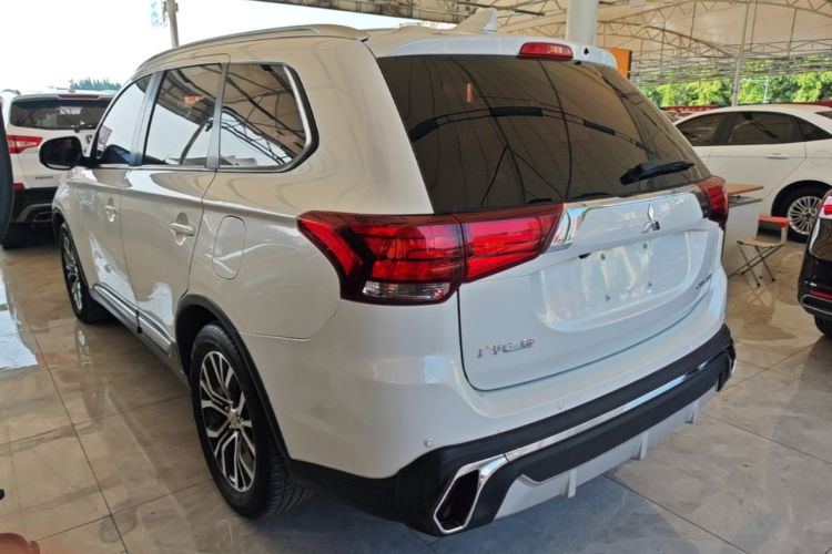 Used Mitsubishi Outlander 2018 2.0L Two-Wheel-Drive Jiale Edition 7-Seater Rear Left 45 Deg