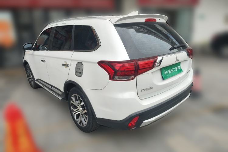 Used Mitsubishi Outlander 2018 2.0L Two-Wheel Drive Glory Edition 5 Seats Rear Left 45 Deg