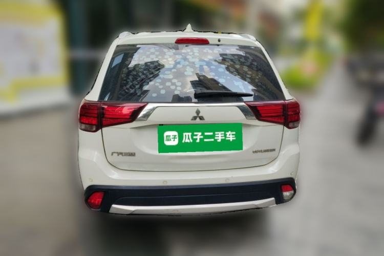 Used Mitsubishi Outlander 2018 2.0L Two-Wheel Drive Glory Edition 5 Seats Rear