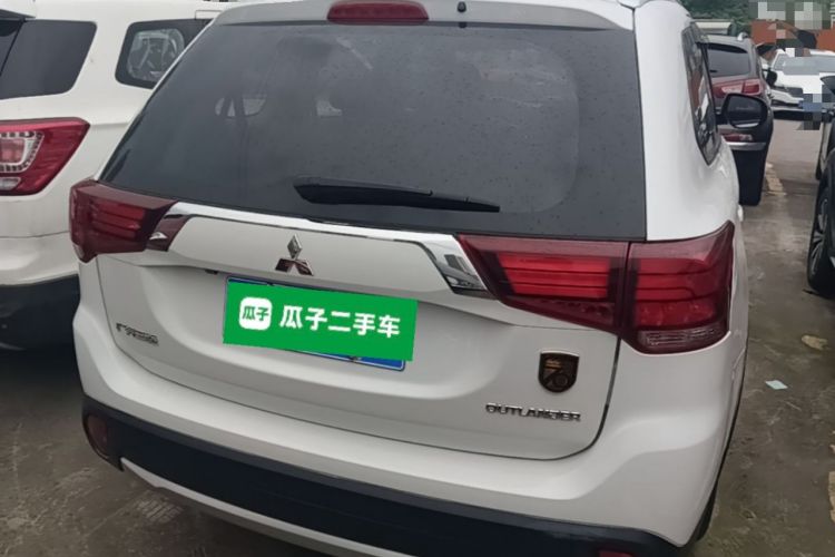 Used Mitsubishi Outlander 2018 2.0L Two-Wheel-Drive Jiale Edition 7-Seater Rear