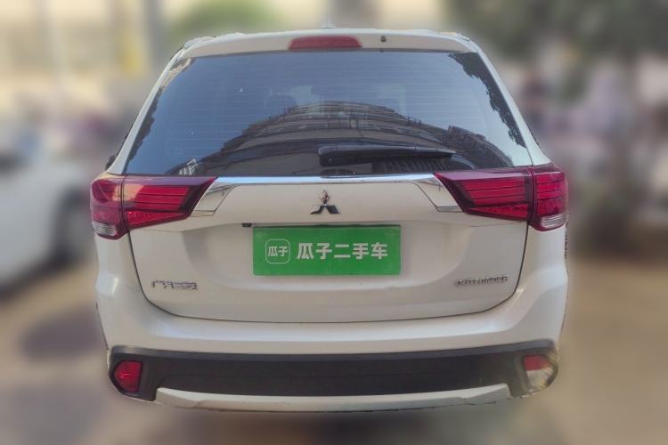 Used Mitsubishi Outlander 2018 2.0L Two-Wheel-Drive Jiale Edition 7-Seater Rear