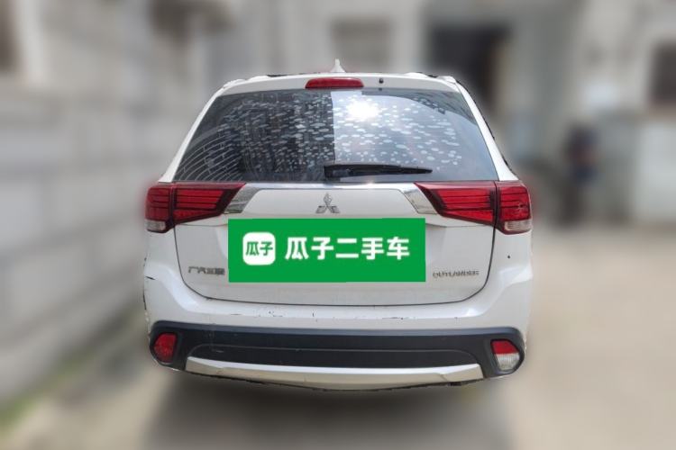 Used Mitsubishi Outlander 2018 2.0L Two-Wheel Drive Glory Edition 5 Seats Rear