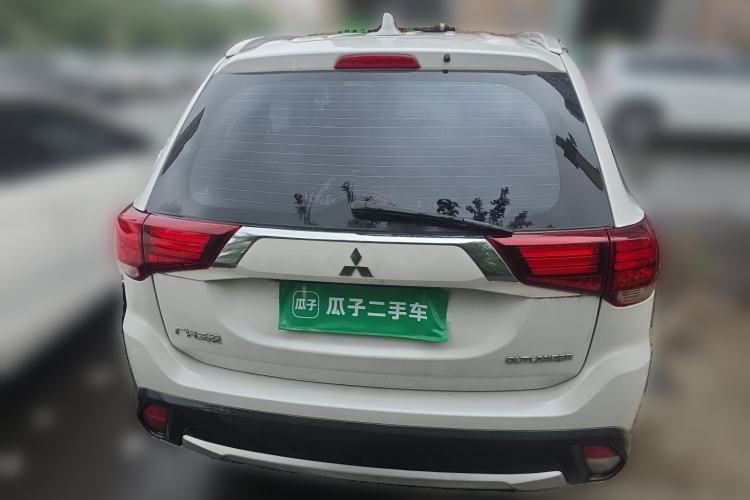 Used Mitsubishi Outlander 2018 2.0L Two-Wheel Drive Glory Edition 5 Seats Rear
