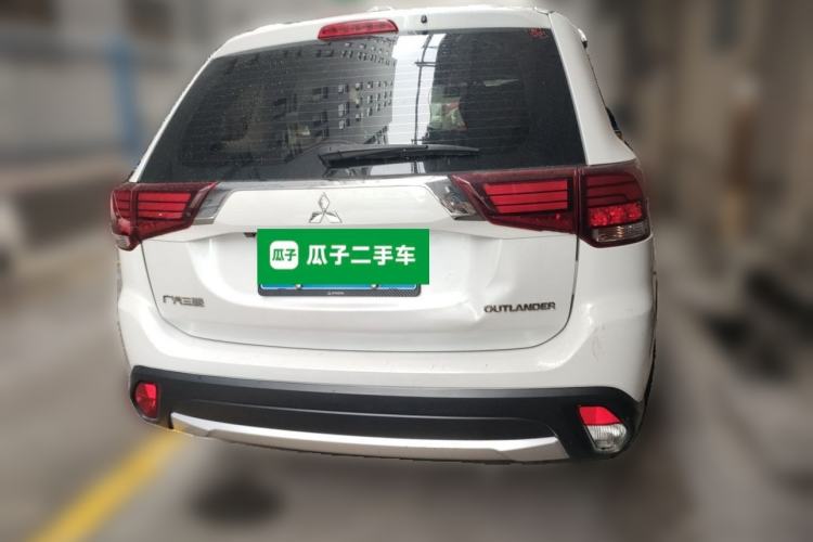Used Mitsubishi Outlander 2018 2.0L Two-Wheel Drive Glory Edition 5 Seats Rear