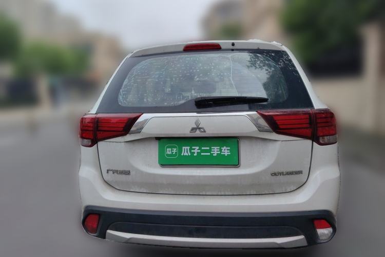 Used Mitsubishi Outlander 2018 2.0L Two-Wheel-Drive Jiale Edition 7-Seater Rear
