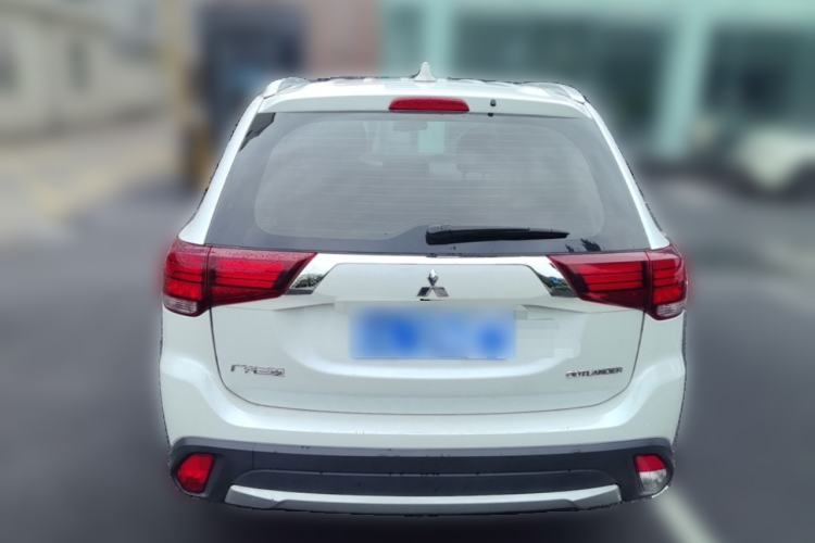 Used Mitsubishi Outlander 2018 2.0L Two-Wheel Drive Glory Edition 5 Seats Rear