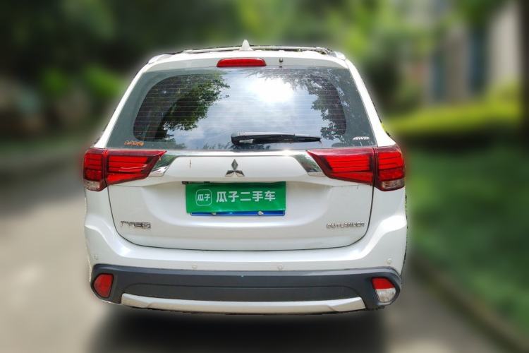 Used Mitsubishi Outlander 2018 2.4L 4x4 Luxury Edition 7-Seater Rear