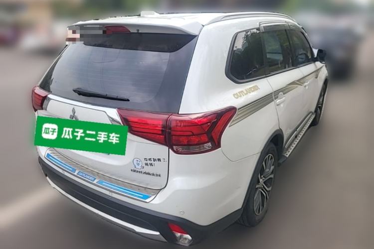 Used Mitsubishi Outlander 2018 2.0L Two-Wheel Drive Glory Edition 5 Seats Rear Right 45 Deg