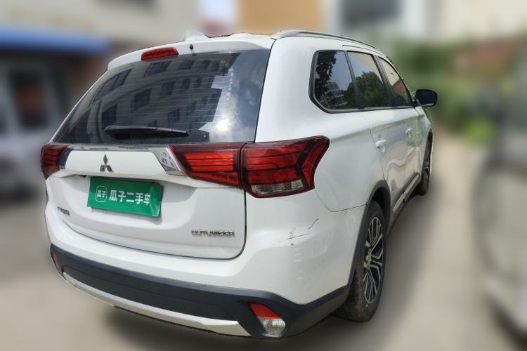 Used Mitsubishi Outlander 2018 2.0L Two-Wheel Drive Glory Edition 5 Seats Rear Right 45 Deg