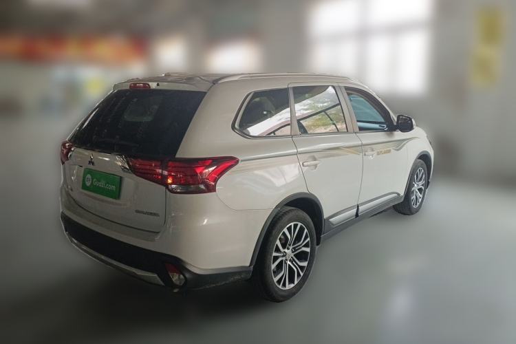 Used Mitsubishi Outlander 2018 2.0L Two-Wheel Drive Glory Edition 5 Seats Rear Right 45 Deg