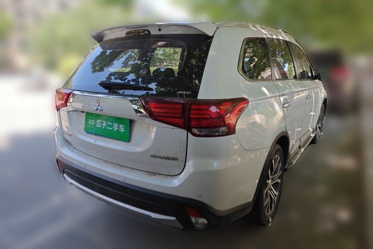 Used Mitsubishi Outlander 2018 2.4L 4x4 Elite Edition 5 Seats Rear Right 45 Deg