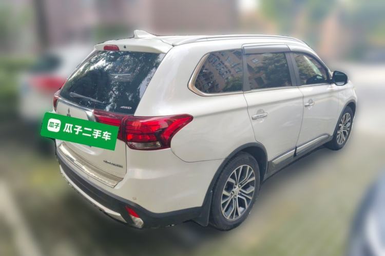 Used Mitsubishi Outlander 2018 2.4L 4x4 Luxury Edition 7-Seater Rear Right 45 Deg