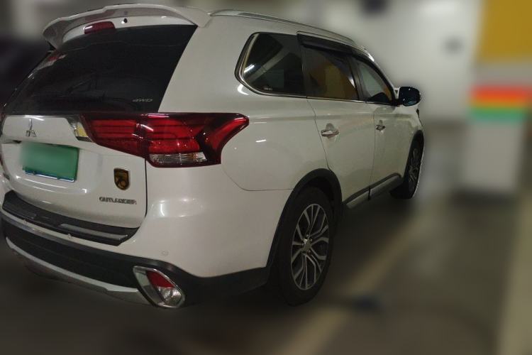 Used Mitsubishi Outlander 2018 2.4L 4x4 Elite Edition 5 Seats Rear Right 45 Deg