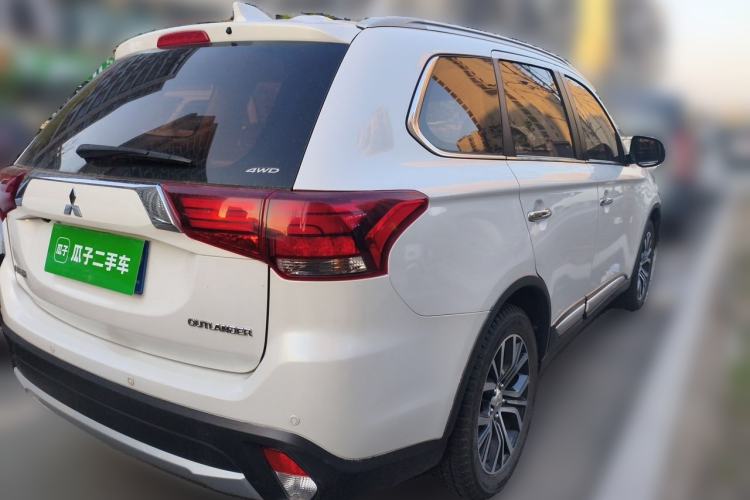 Used Mitsubishi Outlander 2018 2.4L 4x4 Elite Edition 5 Seats Rear Right 45 Deg