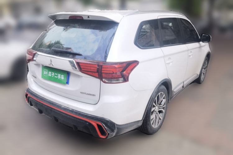 Used Mitsubishi Outlander 2018 2.0L Two-Wheel Drive Glory Edition 5 Seats Rear Right 45 Deg