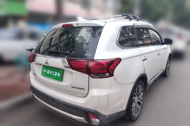 Used Mitsubishi Outlander 2018 2.4L 4x4 Luxury Edition 7-Seater Rear Right 45 Deg