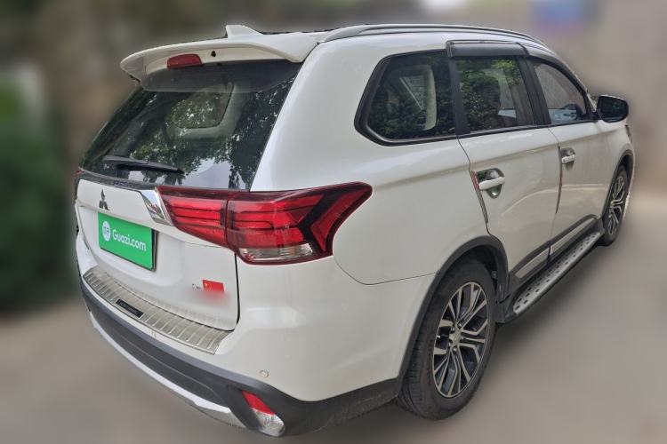 Used Mitsubishi Outlander 2018 2.0L Two-Wheel Drive Glory Edition 5 Seats Rear Right 45 Deg