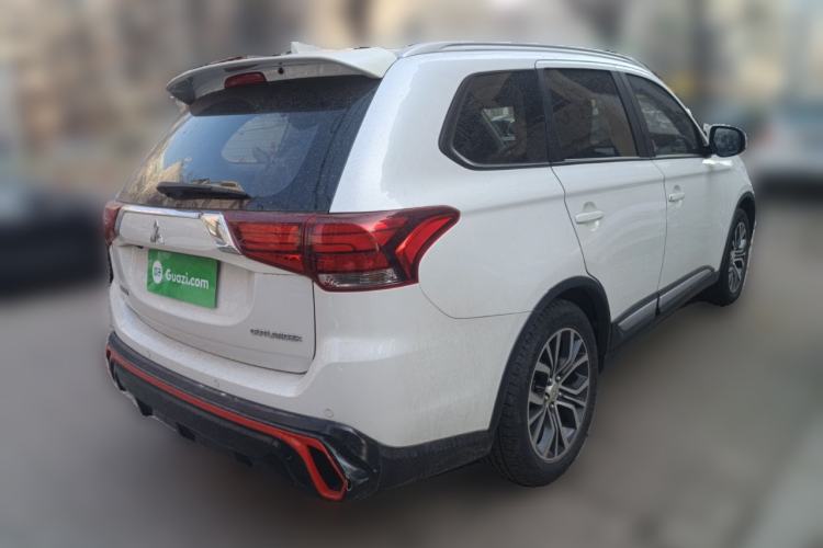 Used Mitsubishi Outlander 2018 2.0L Two-Wheel Drive Glory Edition 5 Seats Rear Right 45 Deg