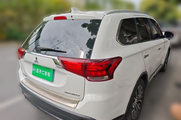 Used Mitsubishi Outlander 2018 2.4L 4x4 Elite Edition 5 Seats Rear Right 45 Deg