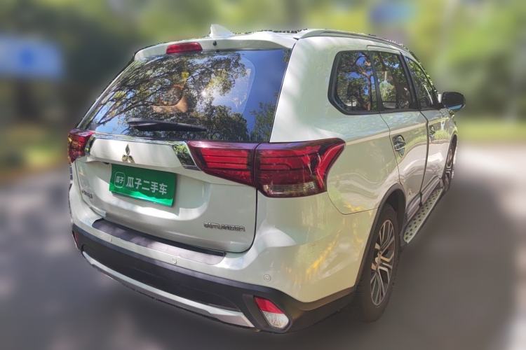 Used Mitsubishi Outlander 2018 2.0L Two-Wheel Drive Glory Edition 5 Seats Rear Right 45 Deg