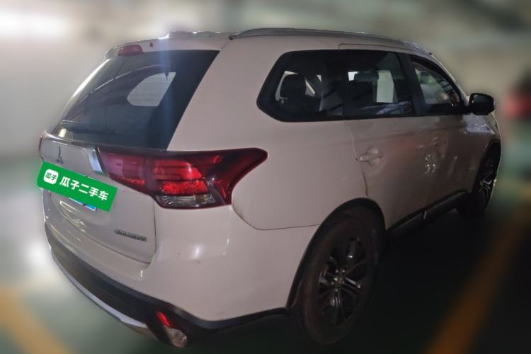 Used Mitsubishi Outlander 2018 2.0L Two-Wheel Drive Glory Edition 5 Seats Rear Right 45 Deg