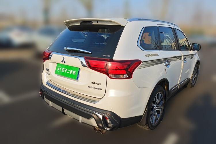 Used Mitsubishi Outlander 2018 2.4L 4x4 Elite Edition 5 Seats Rear Right 45 Deg