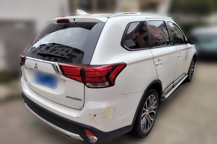 Used Mitsubishi Outlander 2018 2.0L Two-Wheel Drive Glory Edition 5 Seats Rear Right 45 Deg