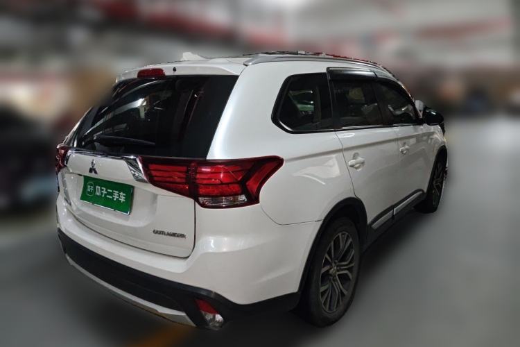 Used Mitsubishi Outlander 2018 2.0L Two-Wheel Drive Glory Edition 5 Seats Rear Right 45 Deg