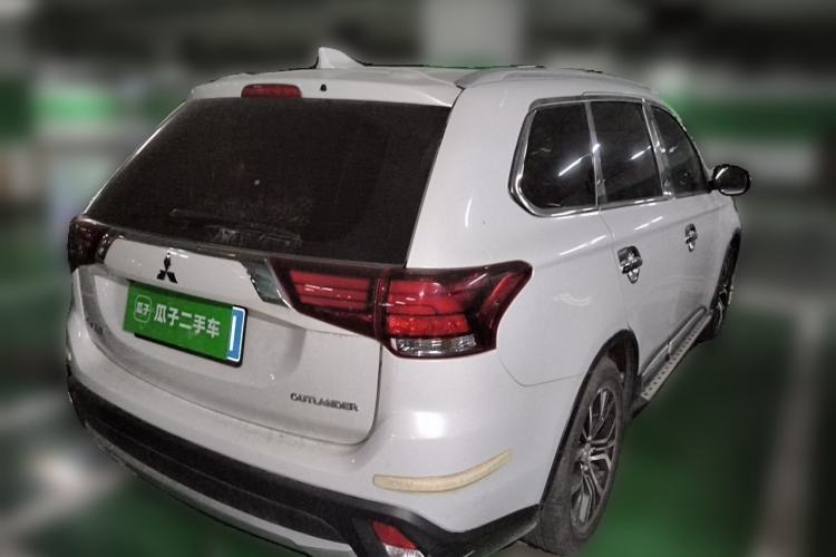 Used Mitsubishi Outlander 2018 2.0L Two-Wheel Drive Glory Edition 5 Seats Rear Right 45 Deg