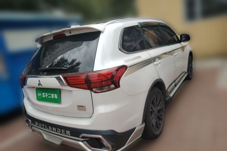 Used Mitsubishi Outlander 2018 2.0L Two-Wheel Drive Glory Edition 5 Seats Rear Right 45 Deg