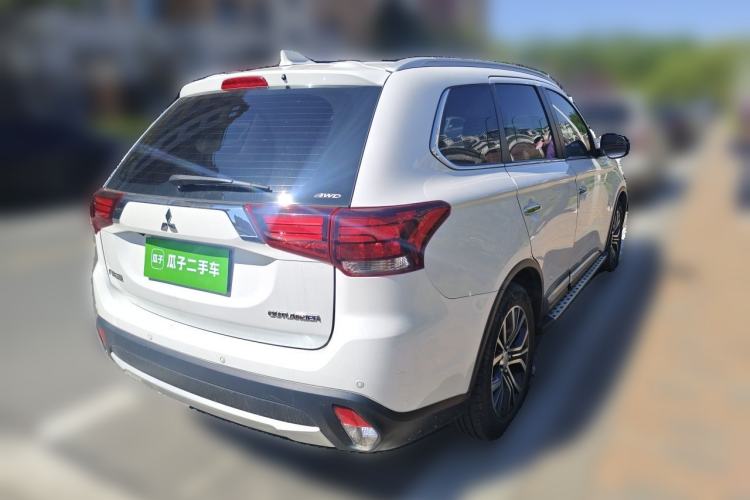 Used Mitsubishi Outlander 2018 2.4L 4x4 Elite Edition 5 Seats Rear Right 45 Deg