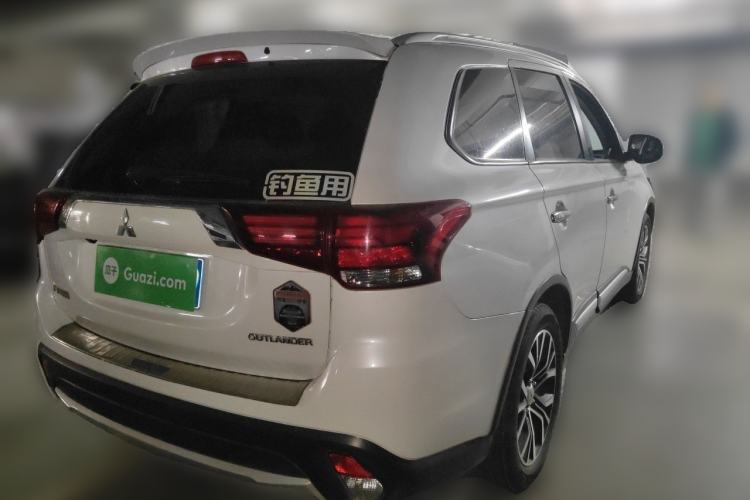 Used Mitsubishi Outlander 2018 2.0L Two-Wheel Drive Glory Edition 5 Seats Rear Right 45 Deg