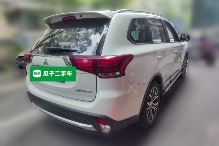 Used Mitsubishi Outlander 2018 2.0L Two-Wheel-Drive Jiale Edition 7-Seater Rear Right 45 Deg